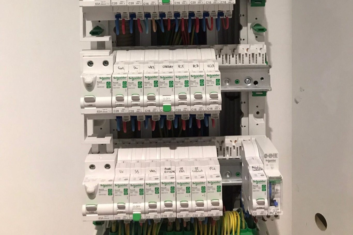 Tableau électrique installé dans le cadre de travaux d’électricité générale par NB Électricien.